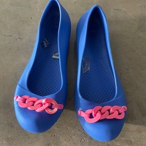 Blue crocs for woman ( brand new but no tag)